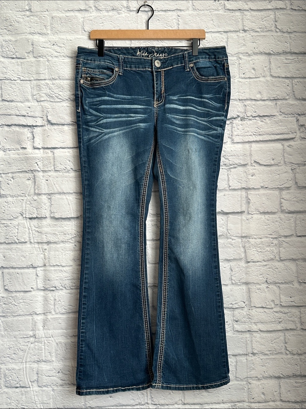 Ariya Women's Washed Blue Flare Jeans size 15/16